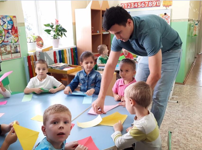 Шесть мужчин-воспитателей в краснодарском детском саду №37 